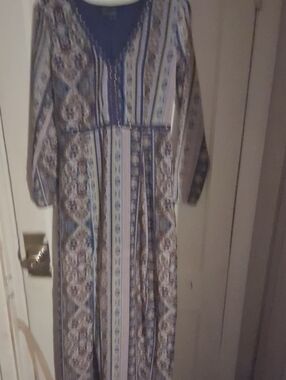 New Look Navy and Cream Patterned V-Neck Dress with Studs